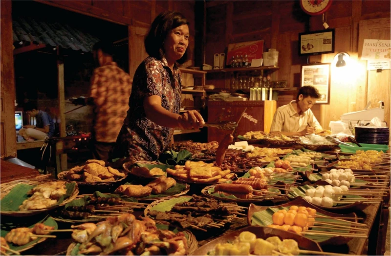 yogyakarta-evening-tour-and-street-food-tasting-expedition